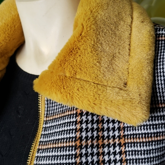 Plaid Jacket with Faux Fur Trim - Picture 3 of 6